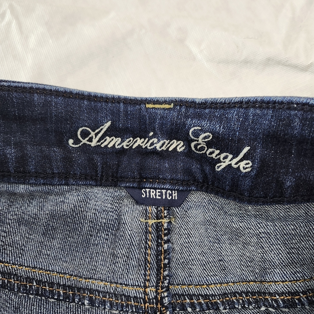 American Eagle Outfitters Size 6 Blue Jean Shorts Distressed Cut-Offs - Picture 6 of 7